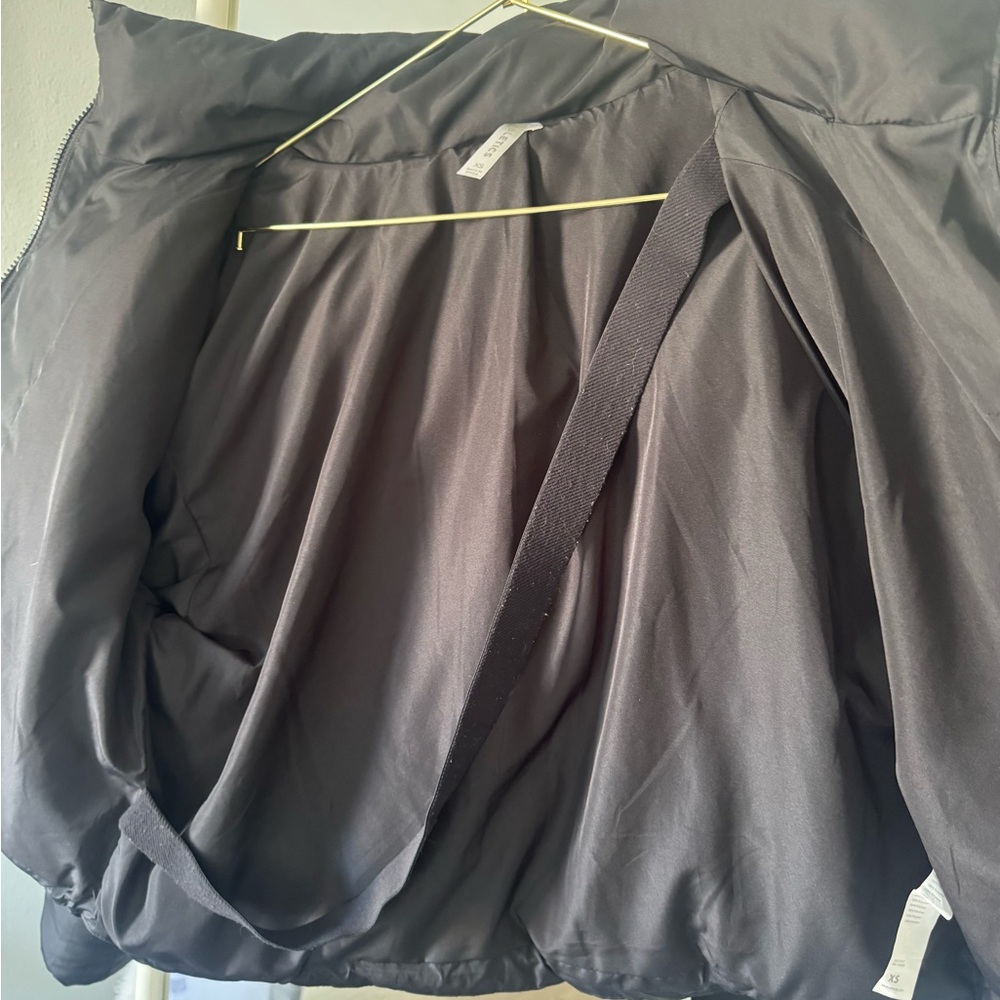 Fabletics Black Puffer - Picture 4 of 6